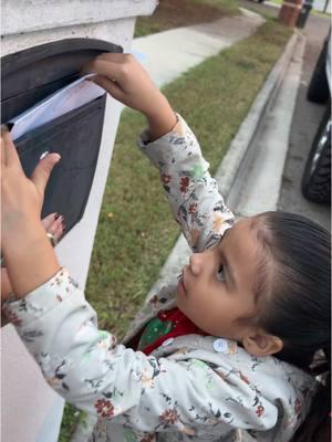 Magy sends her letter off to Santa #santa #letterstosanta #rgv #kidsoftiktok #fyp #foryoupage #viral #mail #viernes #northpole #magdalena #TikTokShop #palmview956 #christmas #holiday #holidayspirit @Pablo Jr @𝒗𝒂𝒍𝒆𝒏𝒕𝒊𝒏𝒂 ♡ @Camelia & Khaleesi 