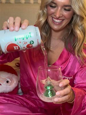 @Drink Poppi christmas with cranberry fizz✨❤️🥂🎄 #poppi #sodasback #christmas #cranberryfizz #poppipjs #poppipr #holidays #sabriniacarpenter #poppisoda #christmaspjs 