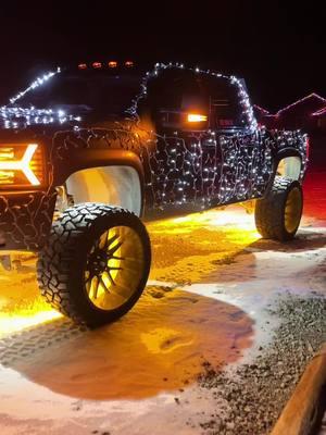 Sometimes you just gotta sit back and laugh #trucktok #strobelights #christmaslights #christmaslightshow #fypシ #underglow #silverado #rentfree #24x14 #leddoorhandles 