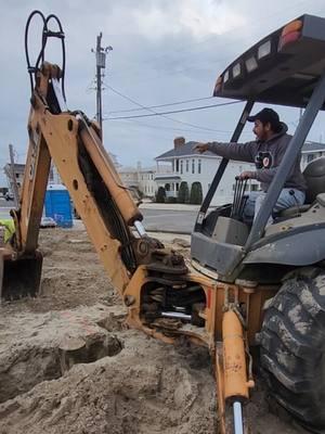 terminando de hacer la excavación del footing. #footing #concretelife #construction #construccion #foundation #concreto #maquina #retroexcavadora 