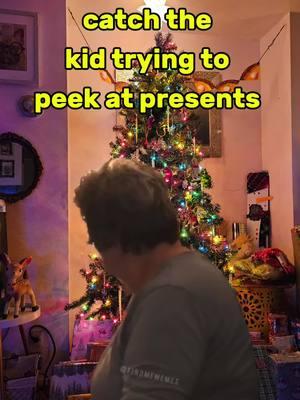 I KNEW IT  #christmas #christmaspresents #kiddo #creeper #sneaky #jokes #holidays #auntiesbelike #getoffmylawn #keepitquntie #auntiequntie 