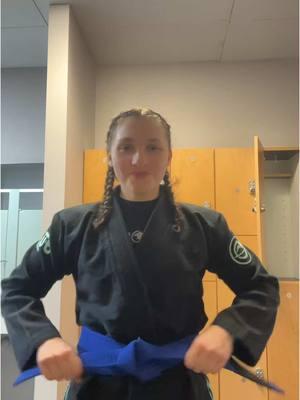 GOT MY BLUE BELT GUYS #bluebelt #bjj #bjjwomen #bjjwoman #brazilianjiujitsu #jiujitsugrappling #jiujitsugirl #jiujtisuwomen #bjjgirl #blue #purplebelt #brownbelt #balckbelt #ibjjf 