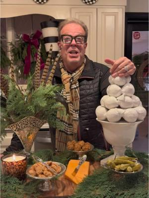 Look who’s back in the kitchen! Fast and easy graze board on the cooktop…. And yes, the board tastes as good as it looks!  Tis’ the season for entertaining! Find your JOY!❤️ #entertaining #grazeboard #grabandgo #athomewithjeffrey #christmas #hostessewiththemostess #interiordesign #homegoods #jeffreysurlesdesigns #jeffreysurlesliving #findyourjoy 