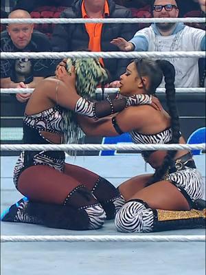 Get yourself a friend like #Naomi 👏 #WWE #BiancaBelair #NiaJax #CandiceLeRae