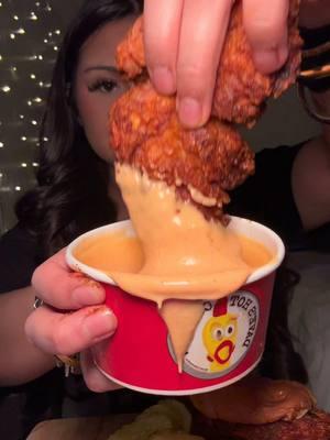 I love me the big sauce cups 😍 cant have enough!!!!! Dave’s Hot Chicken Asmr Mukbang ♥️ what do yall order at Dave’s??! @Dave’s Hot Chicken #eatingasmr #asmreating #asmrsounds #mukbangs #eatwithme #FoodTok #eatingshow #foodies #crunchyasmr #foodtiktok #crunchy 