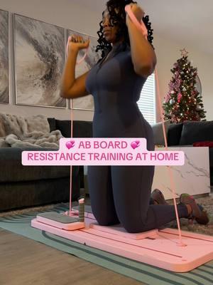 Multifunctional ab board! Train core, back, arms, legs, and glutes 💞💞 #athomepilatesworkouts #abboard #athomeabworkout #mommypoochworkout #mompoochbegone #pilatesathomeworkout 