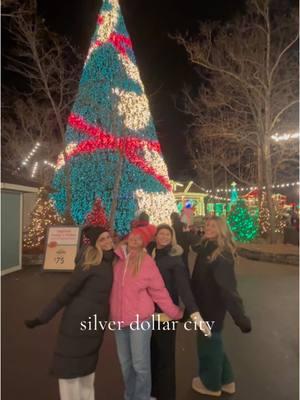 the best day trip with my girls!!!! #silverdollarcity #branson #christmas 