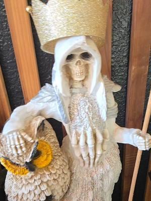 #fyp #santamuerte #parati #santamuerteculto #santamuertedevotee #santisimamuerte #santamuertealter #santamuertetiktokcheck #santamuertestatues #lablanca #velas #brujerias 