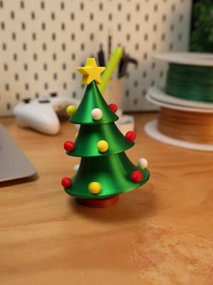 Spread the Christmas cheer everywhere! Model: Christmas Tree(Rotating and Articulated) Designer: AlanYang Model file from MakerWorld. #3DPrinting #3Dprintinglife #3Dprinter #BambuLab #christmas