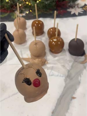 Using Guittard White Chocolate  Colourmill to dye my chocolate Granny smith apples  Skewers  Peters caramel  #guittardchocolate #colourmill #treatmaker #viral #caramelapples #gift #baker #lovewhatido 