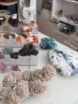 Live today at 2 PM CST #tablescan #crystals #towers #carvings #soheres #rocks #raw 