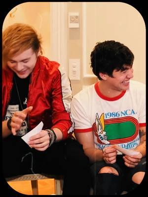 so giggly #5sos #calumhood #ashtonirwin #lukehemmings #michaelclifford #fyp #hopecore