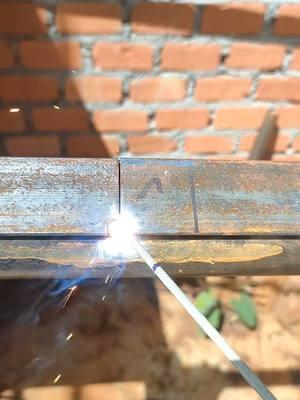 welding thin metal elbow joints #welding #reels #weldernation #homemade #technique #creative #perfectweld #weldingschool #perfectwelding #cuttingskills #weldingart #howtoweld #fabrication #beginnerwelder #metalworking #welder #reel #tricks #metalwork #art 