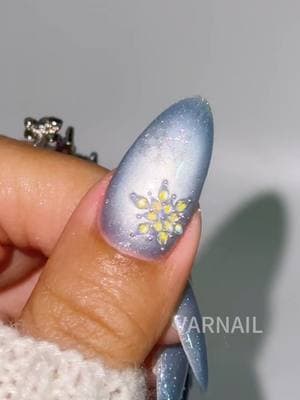 ❄️💙Do u like this Frosty Snow Wonderland? #varnail #nails #nailtech #nailtutorial #tiktoknails #holidaynails #winternails #christmasnails #naildesign #glitternails #nailbox #snowflakenails 