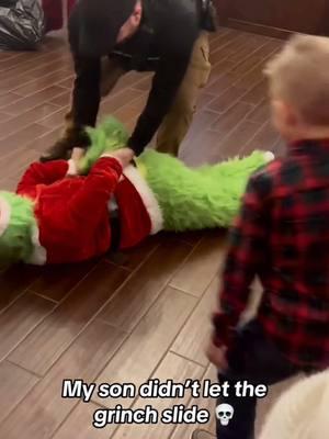 Merry christmas for the children 🤣#baby #toddler #toddlersoftiktok #kid #kidsoftiktok #grinch #prank #funnyvideo #christmas #hilarious #humor #🤣🤣🤣 