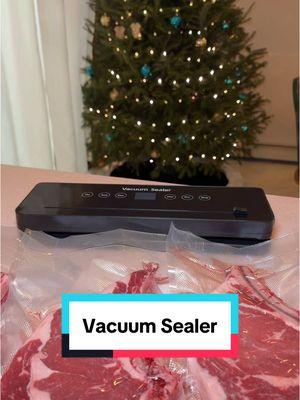 This is a perfect beginner vacuum sealer on a budget! It gets the job done, and is compact, making it easy to store!  @KITEXPERT #vacuumseal #vacuumsealer #vacuumsealed #foodstorage #freezerstorage #foodstore #freezer #vacuumsealing #preservefood 