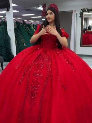 #fyp#quinceañera #Quince #quinceaneradresses #quinceanera  #maquinceaños  #quinceideas #vestidoscharros#vestidosdeprincesa #vxvañera #bmboutique#boutiquemoroleondress ##moroleonGirl #boutiquemoroleon