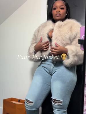 I love a good quality jacket #autumfashion #winterfashion #furcoat #fauxfur #fashion #luxury #nycfashion #TikTokShop #affordablefashion #tiktokmademebuyit #spotlightfinds #ootdinspo #CapCut 