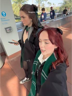 harry potter world vlog w/ @Savannah !! 🕯️🦉 #harrypotter #hptiktok #hp #dracotok #slytherin #shifttok #Vlog #Vlogmas #hpworld #universalstudios @UniversalStudiosOrlando 