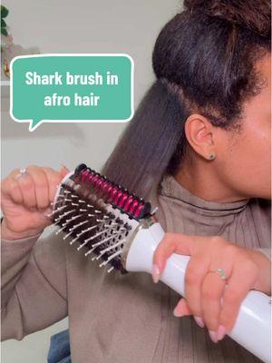 El famoso Shark Brush 🤩#creatorsearchinsights   #shark #blowdrybrushtutorial #salonblowout #blowdrytutorial #sharksmoothstyle #hairtutorial #blowouttutorial #girly #hair #fyp #hairtips #hairhacks #sharkbrush 