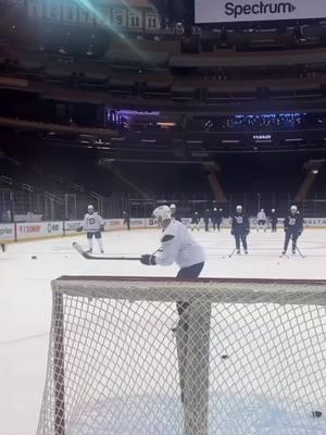 Nino Niederreiter working on his tips. #ninoniederreiter #winnipegjets #nhlpractice #hockeypractice 