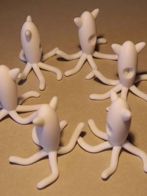 An army of Squid for the new year 🦑🥰 available on the LucysWurld Etsy! #3dprinting #arttoy #coraline #laika 