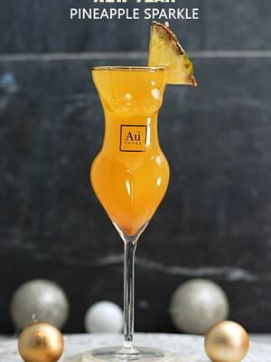 🎆 New Year’s is just around the corner! 🎉 It’s one of the best celebrations in the world—another year, another goal! 🥳 That’s why gold is the color of the New Year: golden, beautiful, and unique. ✨ AU Vodka Pineapple Crush embodies this spirit perfectly, making it the ideal choice for your New Year cocktails! 🍹💛 🍍 Recipe: 	•	1 oz AU Vodka Pineapple Crush 🥂 	•	1 oz pineapple juice 🍍 	•	3 oz champagne 🍾 	•	Drop in a ball of cotton candy 🍬 and a sprinkle of golden glitter ✨✨ 🌟 Garnish: A pineapple slice 🍍 Here’s to a sparkling New Year! 🥂🎆 Cheers! #HappyNewYear #NewYear2025 #NewYearsEve #NewYearNewMe #NYEParty #CheersTo2025 #newyear #champagne #auvodka #2025 #alcohol #bar #bartender #bartenderlife #cocktailrecipe #cheers #malibu  #bluehawaii @Au Vodka @Auvodkacocktails 