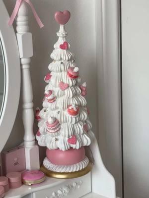 The prettiest mini Christmas tree 😫🫶🏻 #christmasthree #christmas #christmastreedecorating #christmastreepinkandwhite #roomdecor #christmasroomdecor 