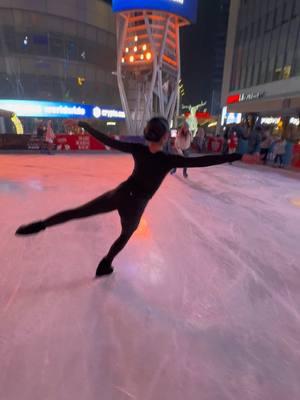 Outdoor skating szn! ❄️⛸️ #figureskating #figureskater #iceskater #fyp #foryoupage #iceskatingtiktok #figureskatingtiktok #outdoorskating #figureskaters #viralvideo #iceskatersoftiktok #figureskatersoftiktok #fy 