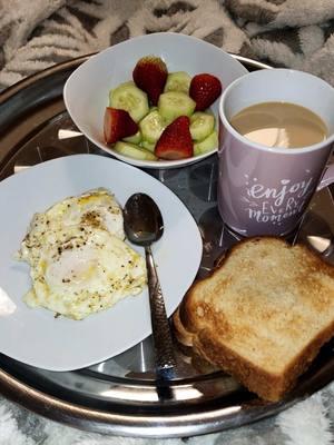 Breakfast in bed, I could get used to this! Thank you hubby 🥰😍😘 #sweetlove #detallesqueenamoran 