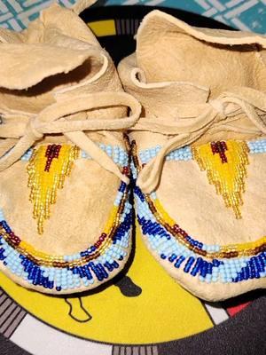 #IndigenousTikTok #fypシ #beaded #moccasins #nativeauntie #nativetiktok #fyp #montana #indigenous @MRoth24 