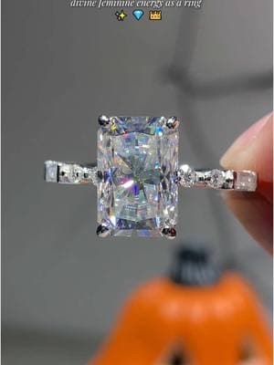 Time to treat yourself a new engagement ring after a hard-working year 💕💕💕#zrmoissanite #gemstones #moissanitering #jewelrytiktok #customizedjewelry #giftforher #engagementring 