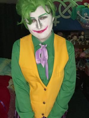 All i wanted was a simple “i hate you” :(( #Batman #TheJoker #thejokercosplay #dc #dccomics #dccomicscosplay #batmancosplay #jokercosplay 