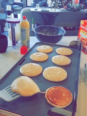 Christmas 🎄 pancakes 🥞 good memories with @Dianis #christmastiktok #pancakes #fyp #carlitarosita #conlaamiga #devacaciones #