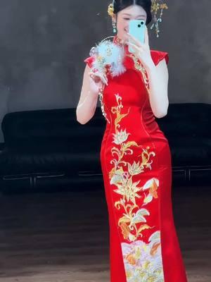 Floral embroidery, high end red long Qipao Credit to xiaohongshu:@ 518586337 #qipao #foryoupage #qipaodress #foryou #qipaobeauty #cheongsamgirls #cheongsamdress #fyp #cheongsam #highenddresses #weddingdress 