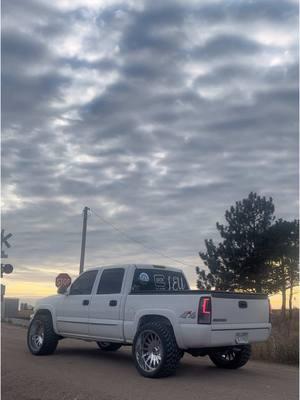 front and rear end getting some changes 🫢 #fyp #fypp #fy #foryoupage #truck #flawlesswhipz #22x12 #24x12 #4sn5s #viraltiktok #trending #trend #shieldtint #squattedtrucks #midwestfinest  