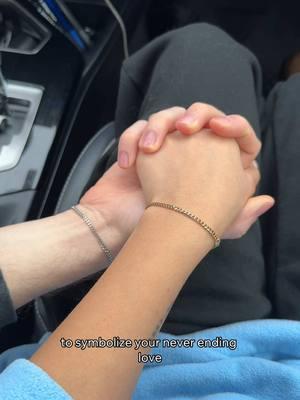 The ultimate love flex 💘 #LockedBracelets #CouplesBracelets #PermanentCouplesBracelets #PermanentBracelets #Matchingbracelets #Couples #Dating #Relationship #CoupleGifts #Jewelry 