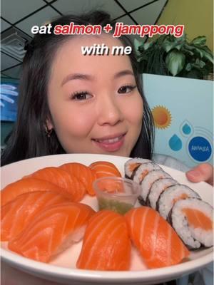 ate so much salmon i might as well be a fish #salmon #salmonsushi #koreanfood #jjamppong #seafoodnoodles #sushimukbang 