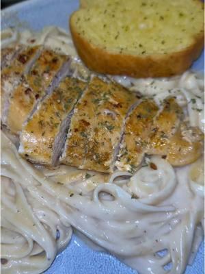 #chickenalfredo #cookingwitheboni #cookingwithkya #cookingtutorial #cookingathometiktoktv #ebonievans #trending 