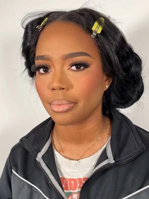 Graduation Glam 😍 #makeupartist #houstonmua #houstonmakeupartist #professionalmua #makeuptherapy #htxmakeupartist #makeup #makeuptherapywithkeren #htxmua 