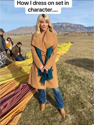 How i dress on set in character as ipposed to life in Vegas. From ballooning in albuquerque to life in sin city 😂 #albuquerque #newmexico #lasvegas #redrock #actress #bts #setlife #reallife #fyp #foryoupage #foryourpage #lastlooks #saturdayvibes 