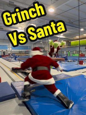 GRINCH VS SANTA #christmastiktok #grinch #santa #fail #parkour @David Baldwin 