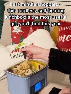 Are you a last minute shopper or has your gift list been checked off for months? 🎁 #giftidea #lastminuteshopper #christmas #lunchbox #luncheaze 