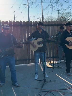 Respuesta a @moreno LA LÁMPARA 🏮#guitarras #musica #canciones #grupo #viralvideo #requinto #music #dueto #tomantico  #tiktokviral 