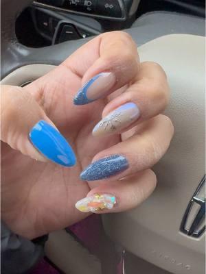 OMGGG I am obsessed with this set 🤩❄️💙🫶🏻✨ #newnails #winternails #comewithmetogetmynailsdone #nails #tiktokpartner 