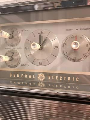 I love my new-to-me appliances but I think my oven is my favorite #kitchen #oven #cooking #appliances #ge #generalelectric #vintage #1960s #60s #retro #howto #tips 