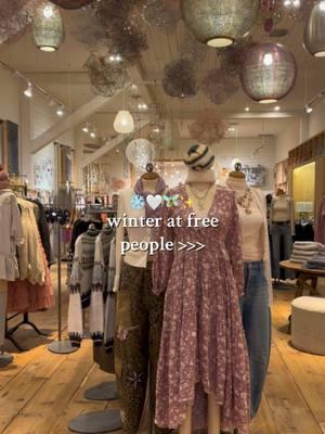 free people stores are always decorated so magically, too 🧚🏼‍♂️ @Free People  #freepeople #freepeoplehaul #freepeopleexclusive #freepeoplestyle #freepeoplemovement #freepeopleinspired #freepeoplewinter #winterclothes #winterclothing #winterclothinghaul #winterclothinginspo 