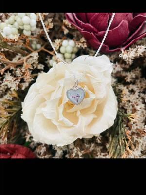 A devastating tragedy turned into a precious keepsake to always keep a piece of them close to your heart #stillborn #loss #infantloss #motherhood #berevedmother #treeofhopecreations 