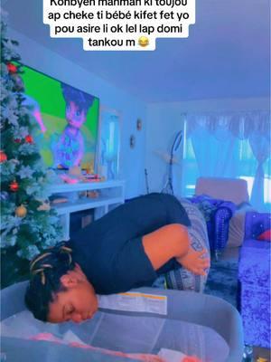 Checking on my newborn while sleeping .Eske se sel mwen #haitiennetiktok🇭🇹🇭🇹🇭🇹🇭🇹 #fypシ゚viral #lakayselakay #haitianblogger #CapCut #haitianamerican #momlife #2under2 