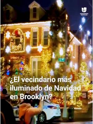 🗽🎄 El vecindario de Brooklyn que se ha vuelto popular por sus luces de Navidad. Se trata de las casas de Dyker Heights, las cuales se han convertido en una atracción durante esta época. Decenas de residentes y turistas acuden para disfrutar de las iluminaciones puestas por los vecinos. #Navidad #Christmas #merrychristmas #Brooklyn #NuevaYork #NewYork #Uninoticias #UnivisionNoticias 